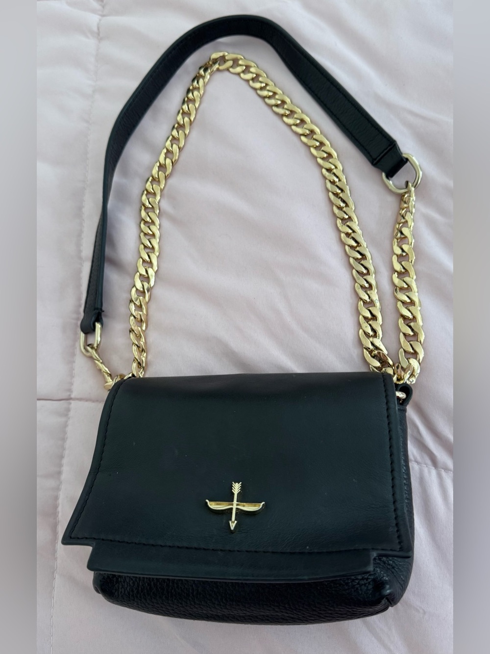Pour La Victoire 100% cowhide Black Leather shoulder Bag, size 6x5 gold chain